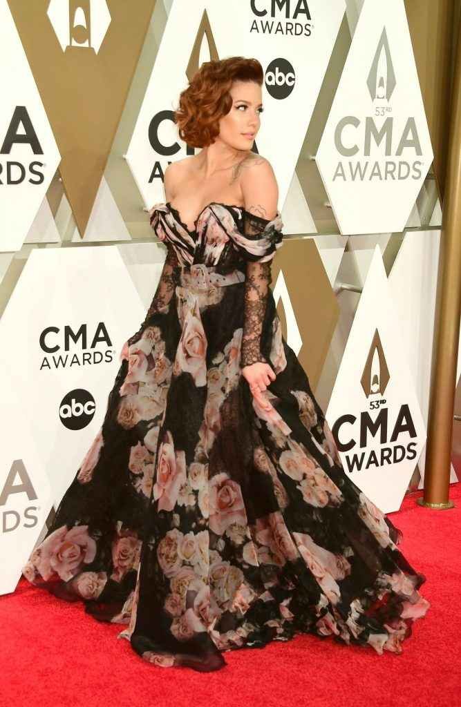 Halsey sexy aux CMA Awards
