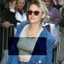 Kristen Stewart sans soutien-gorge à New-York