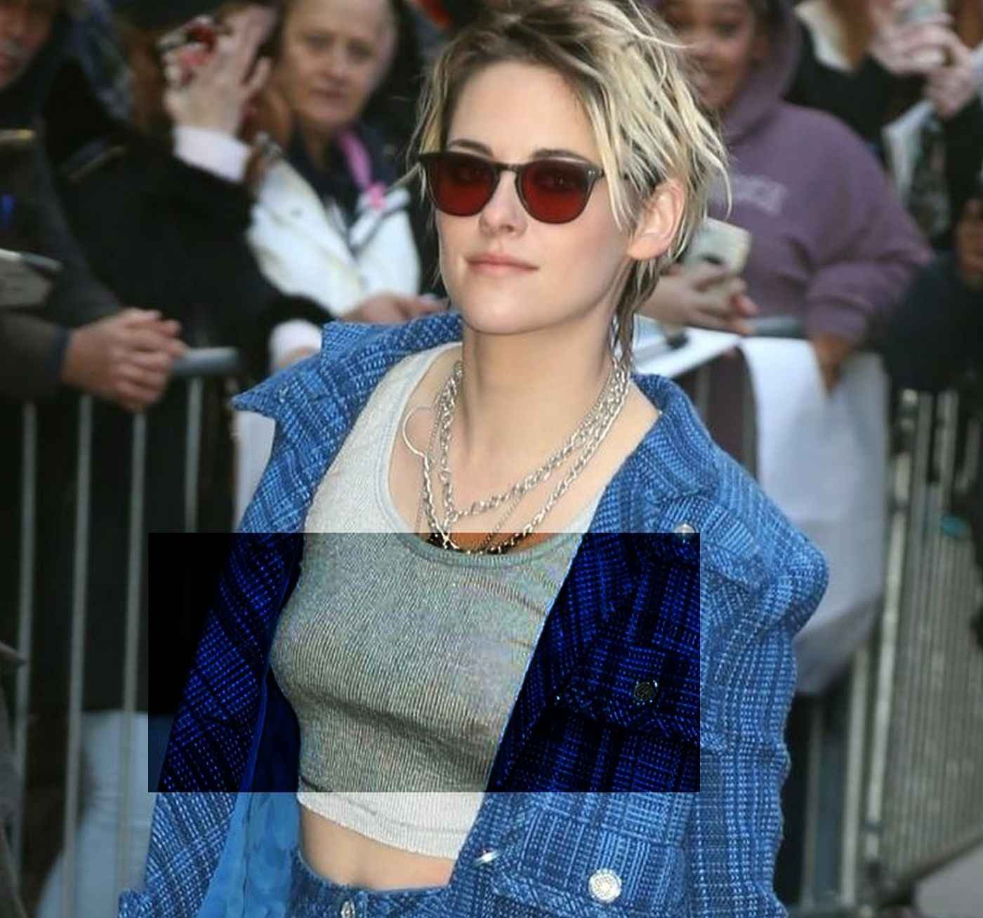 Kristen Stewart sans soutien-gorge à New-York