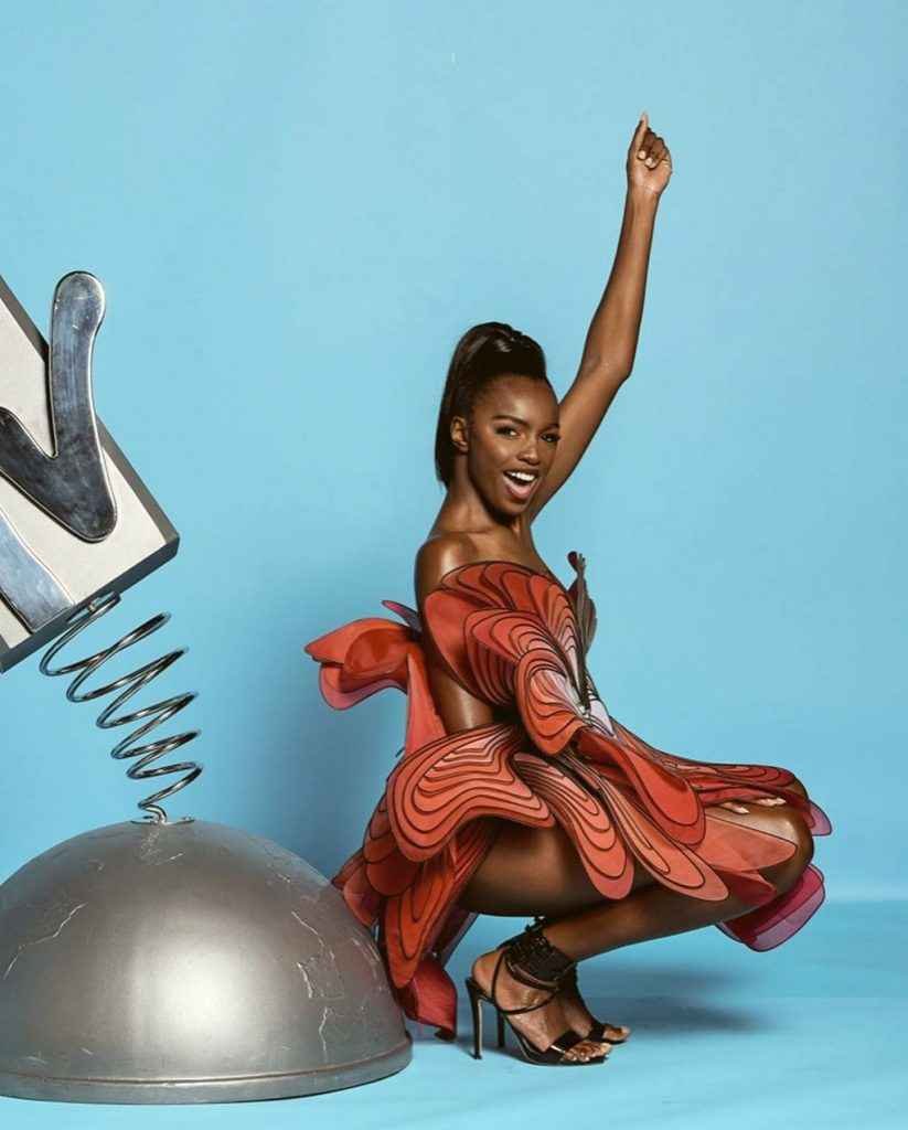 Leomie Anderson sexy aux MTV EMA