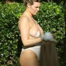 Samantha Hoopes en maillot de bain à Miami Beach