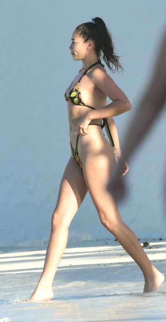 Shanina Shaik en bikini à Saint-Barthélémy