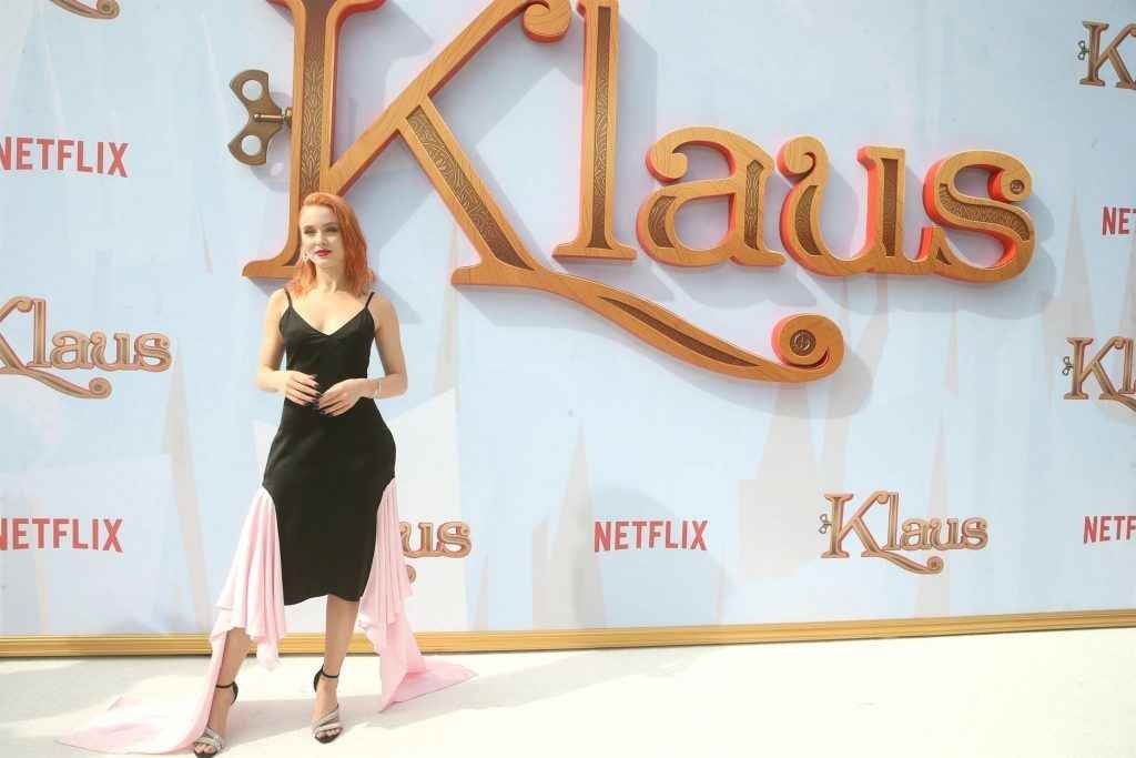Zara Larsson sans soutien-gorge chez Netflix