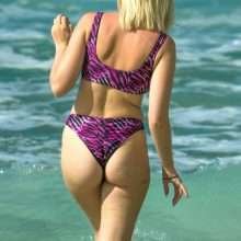 Amy Hart en bikini à La Barbade