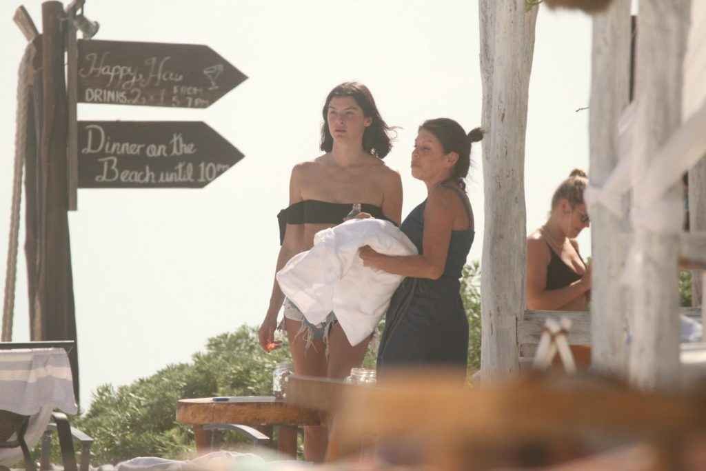 Bela Banos en bikini à Tulum