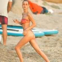 Bella Hadid super sexy en bikini