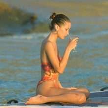 Bella Hadid super sexy en bikini