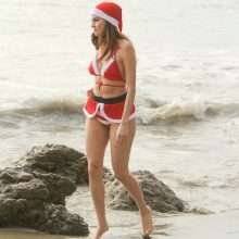 Blanca Blanco joue les maman Noël en bikini