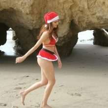 Blanca Blanco joue les maman Noël en bikini