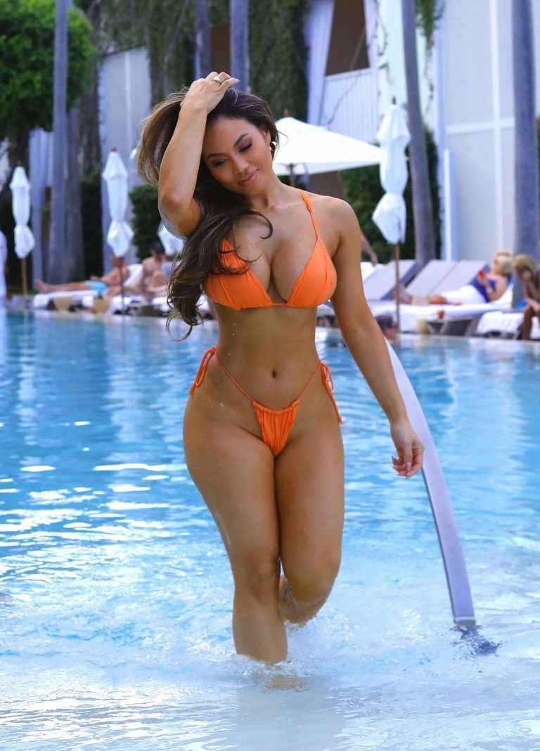 Daphne Joy en bikini à Miami