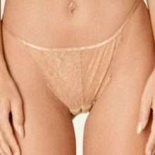 Emily Ratajkowski en lingerie sexy pour Inamorata