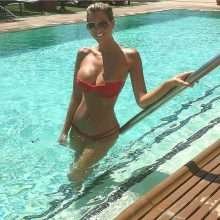 Emma Hernan pose en lingerie sexy