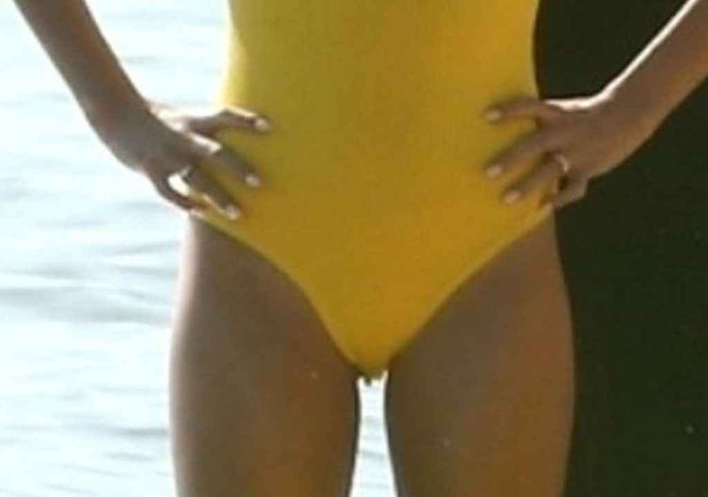 Hailey Baldwin en maillot de bain à Miami