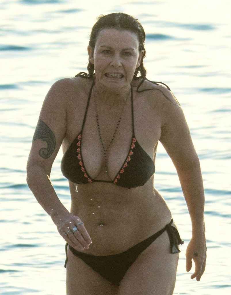 Julie Graham en bikini à La Barbade