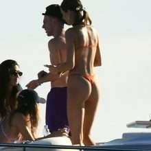 Kendall Jenner en bikini sur un yacht à Miami
