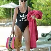 Rhea Durham en maillot de bain à La Barbade