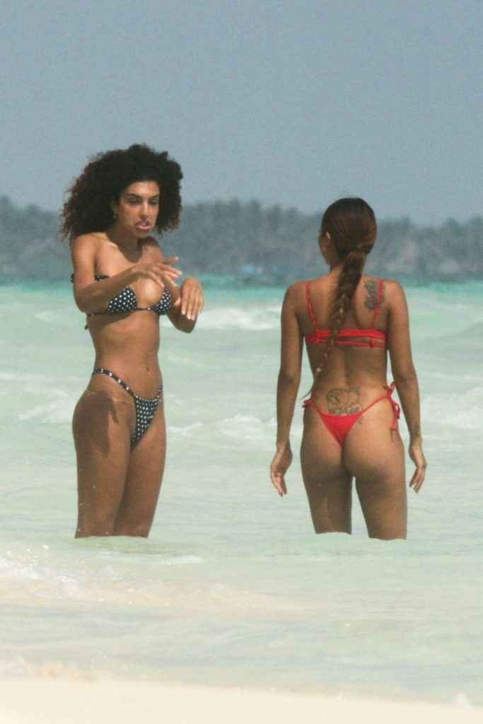 Jessica Aidi seins nus et bikini à Tulum