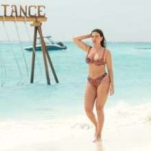 Megan Barton en bikini aux Maldives