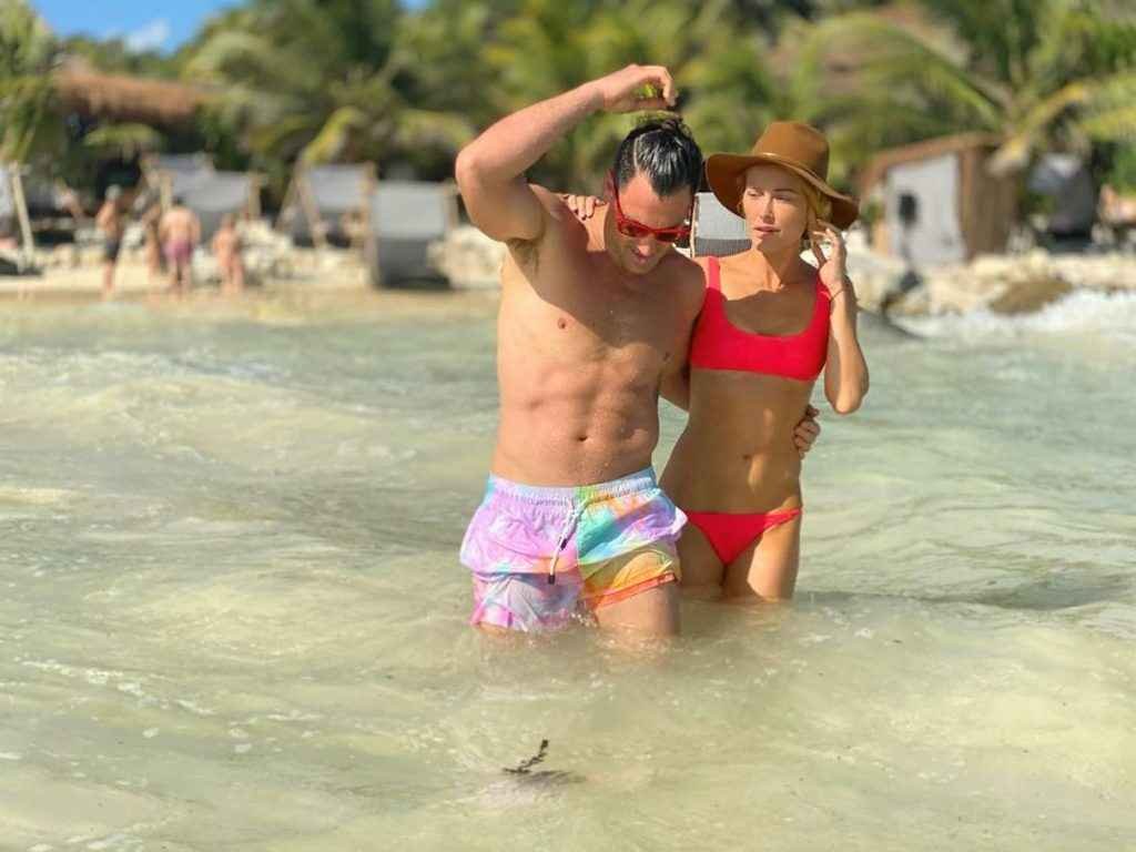 Petra Murgatroyd en bikini au Mexique