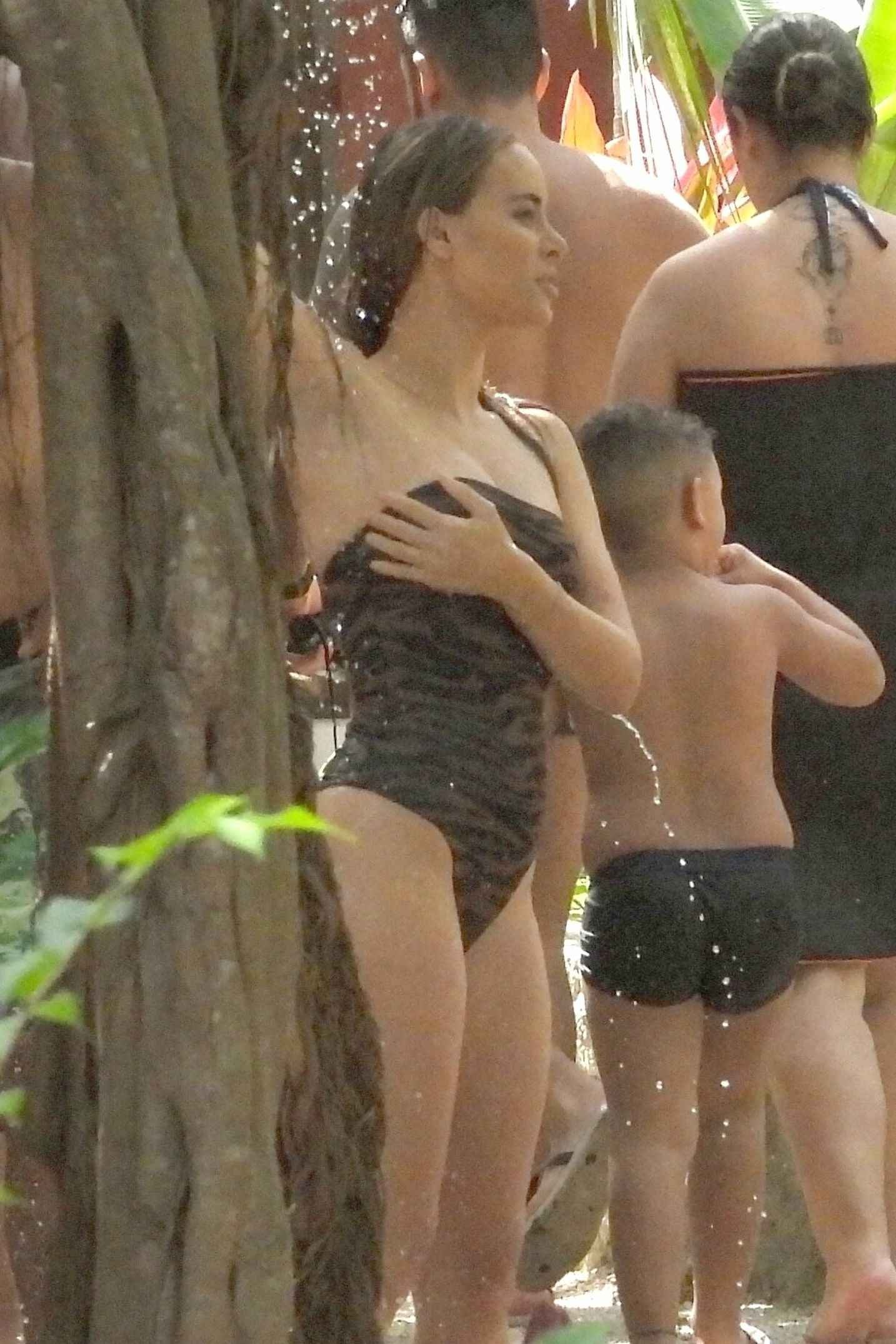 Andi Dorfman dans un bikini transparent