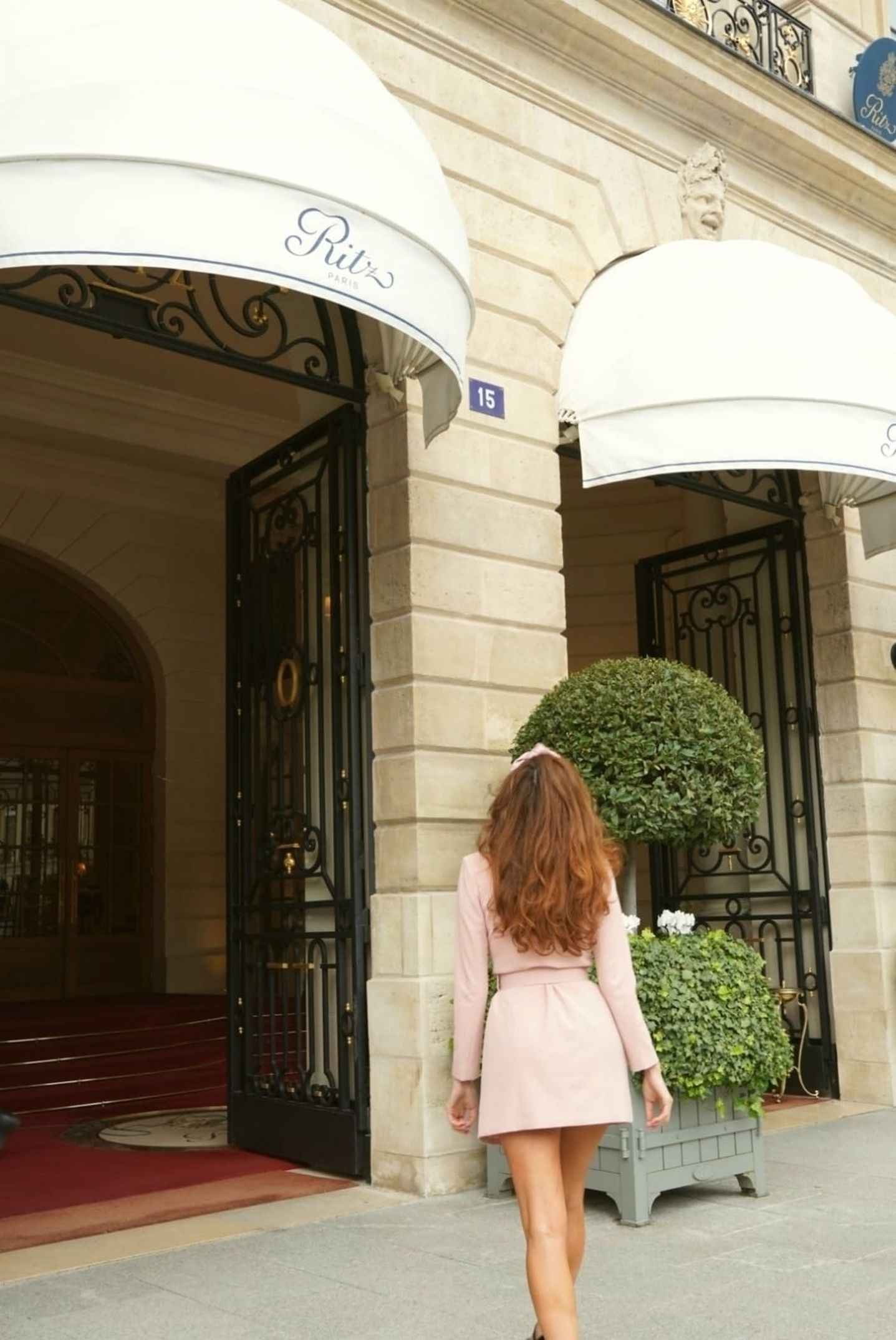 Blanca Blanco sans soutien-gorge à Paris pour la Fachion Week