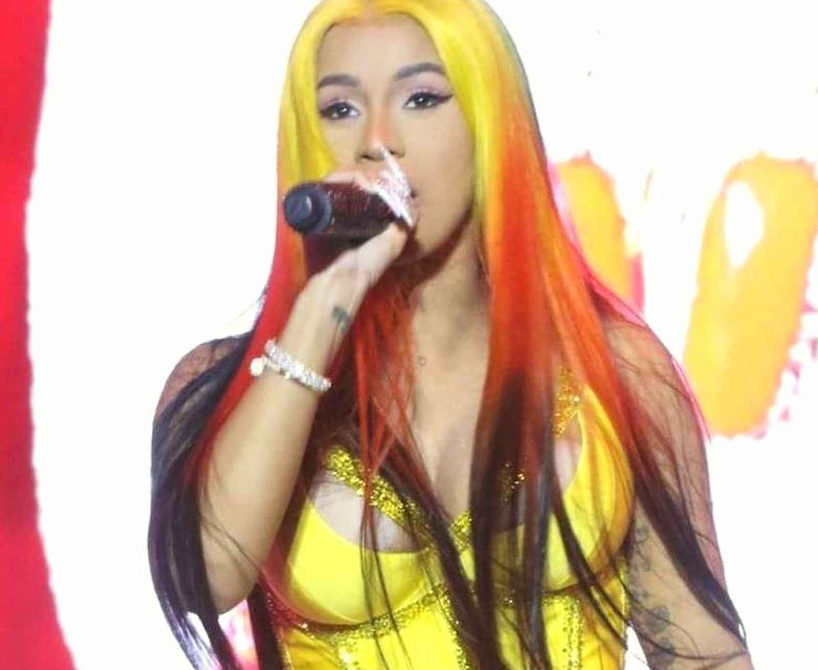 Cardi B sexy en concert à Miami