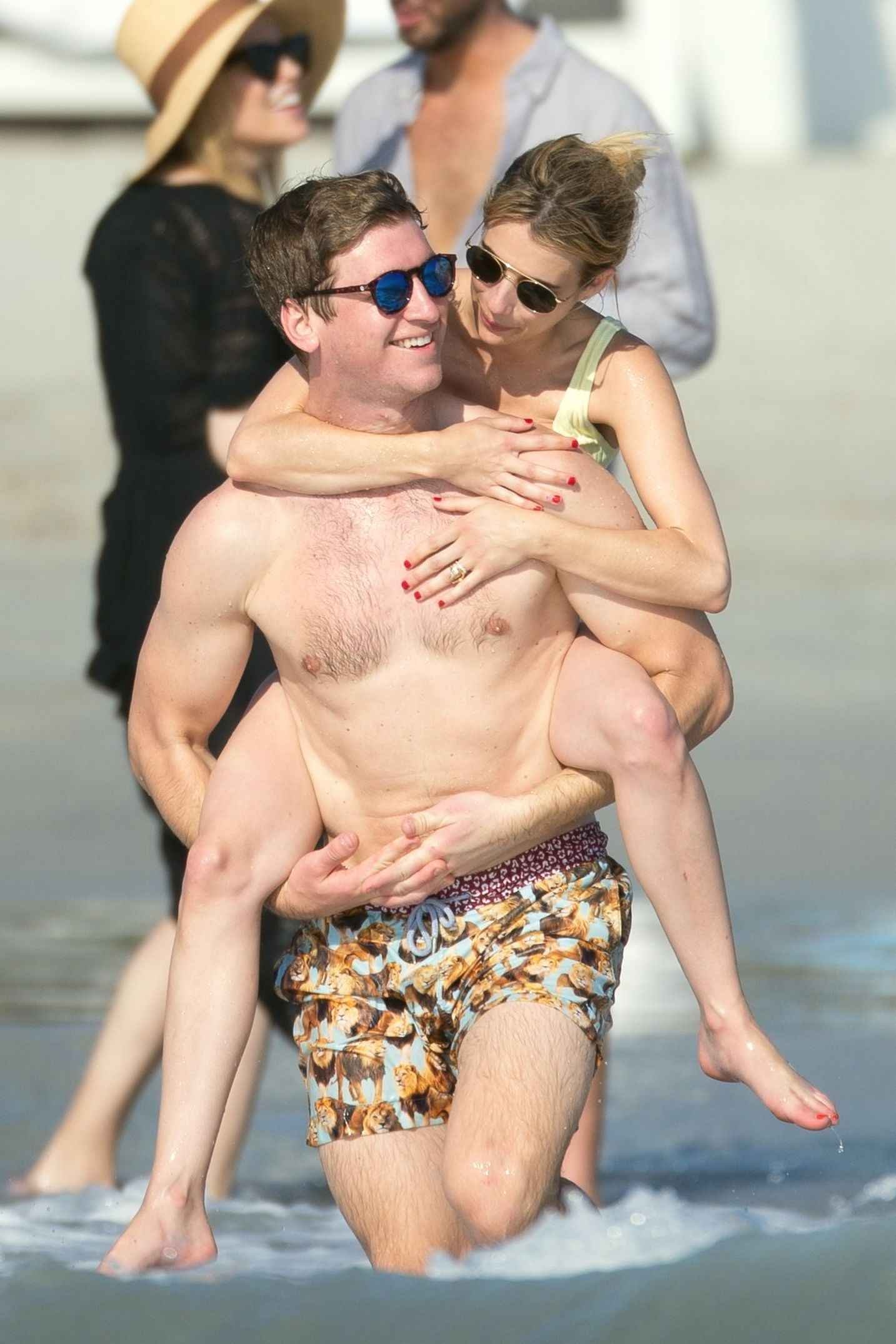 Emma Roberts sexy en bikini