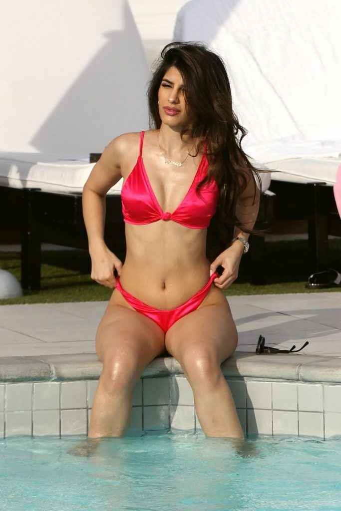 Jasmin Walia en bikini à Los Angeles