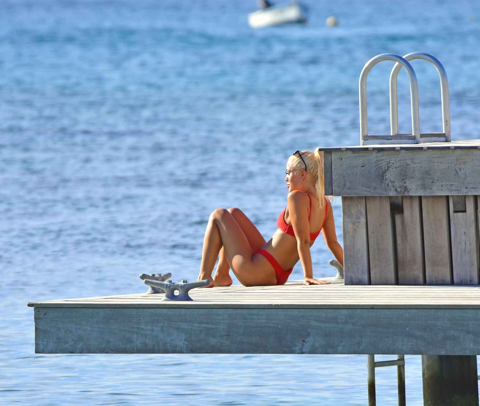 Lottie Tomlinson en bikini à La Barbade