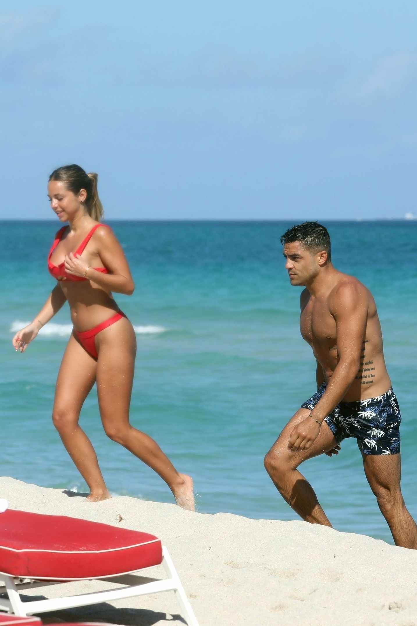 Maddy Burciaga en bikini à Miami Beach