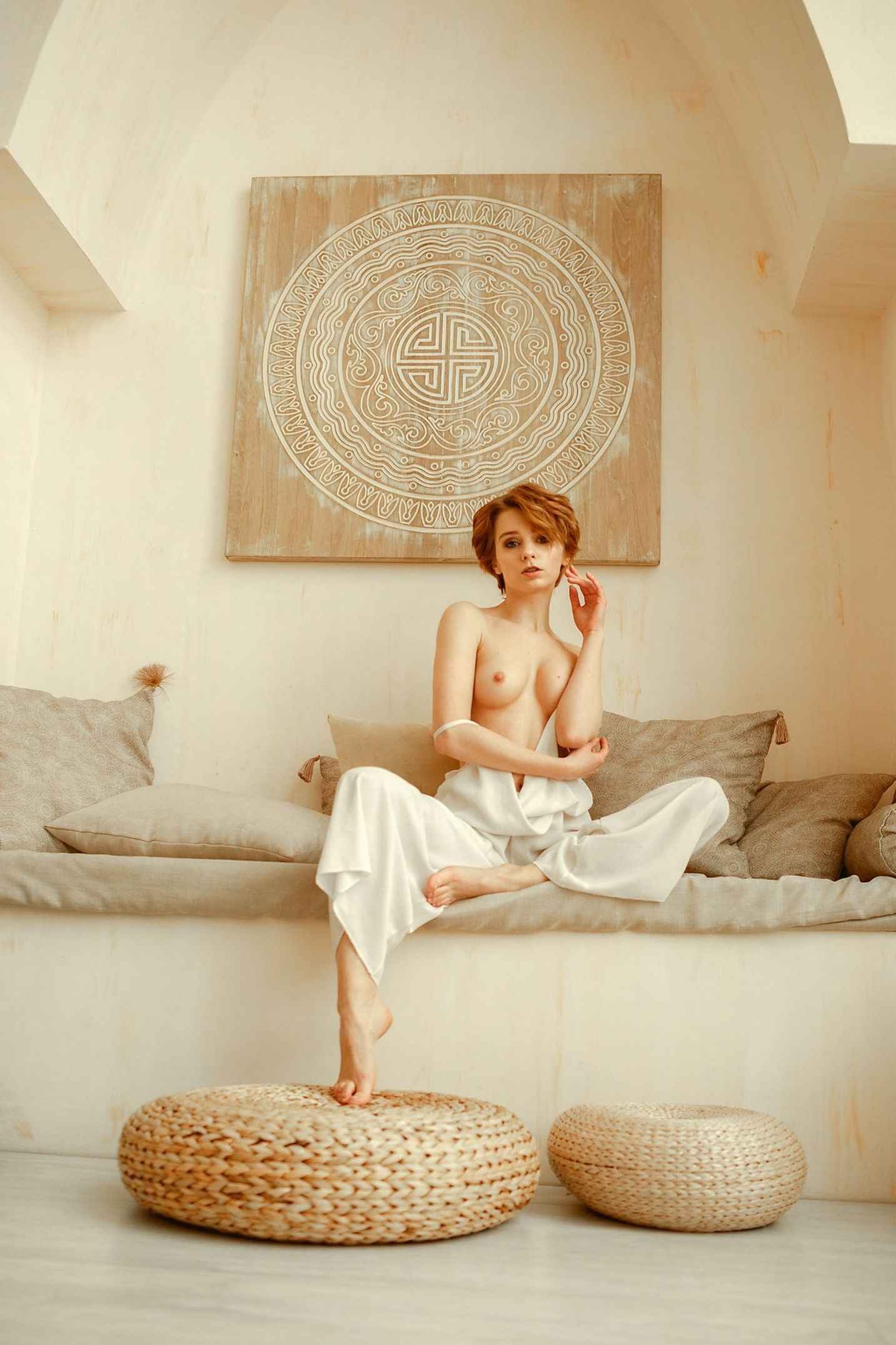 Marta Gromova pose seins nus