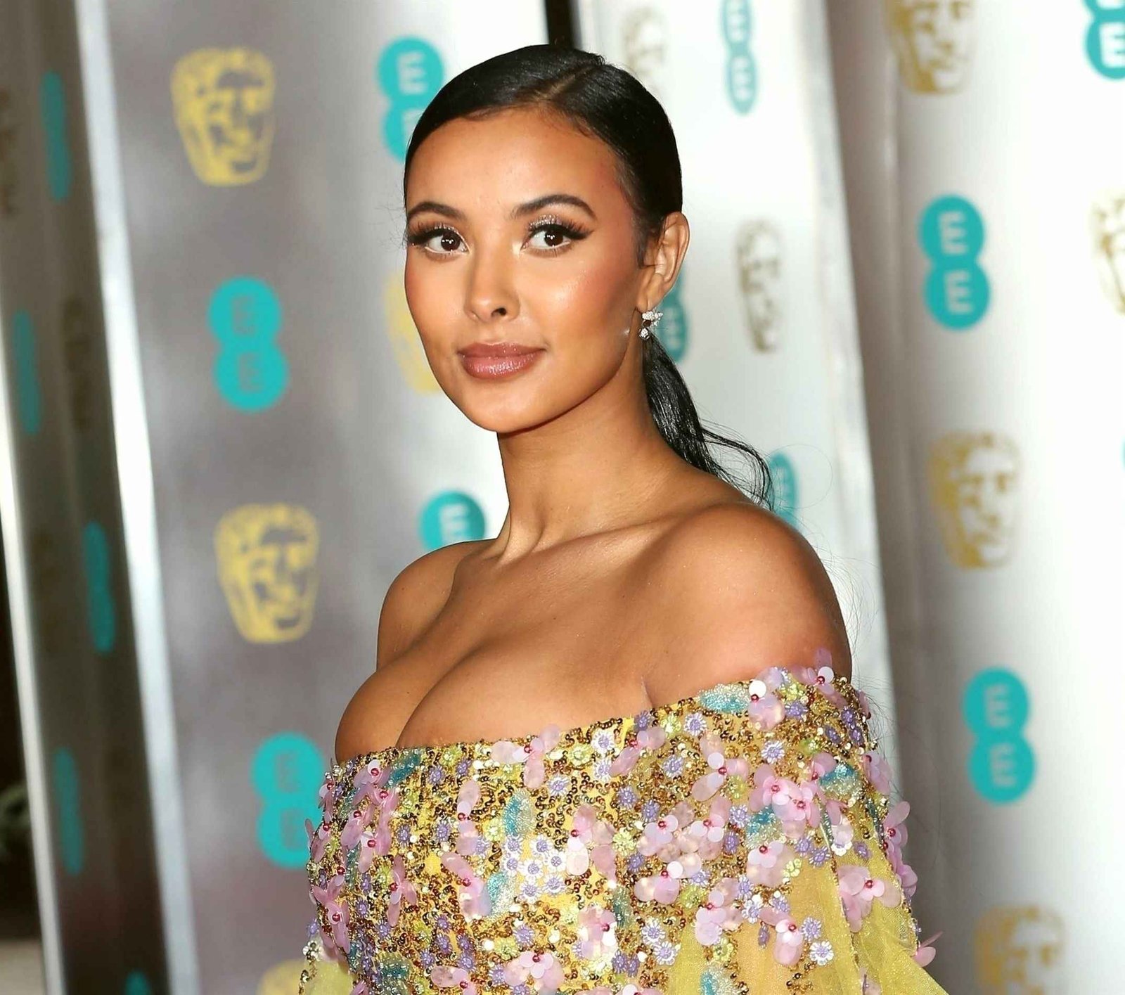 Maya Jama exhibe ses seins aux BAFTA à Londres