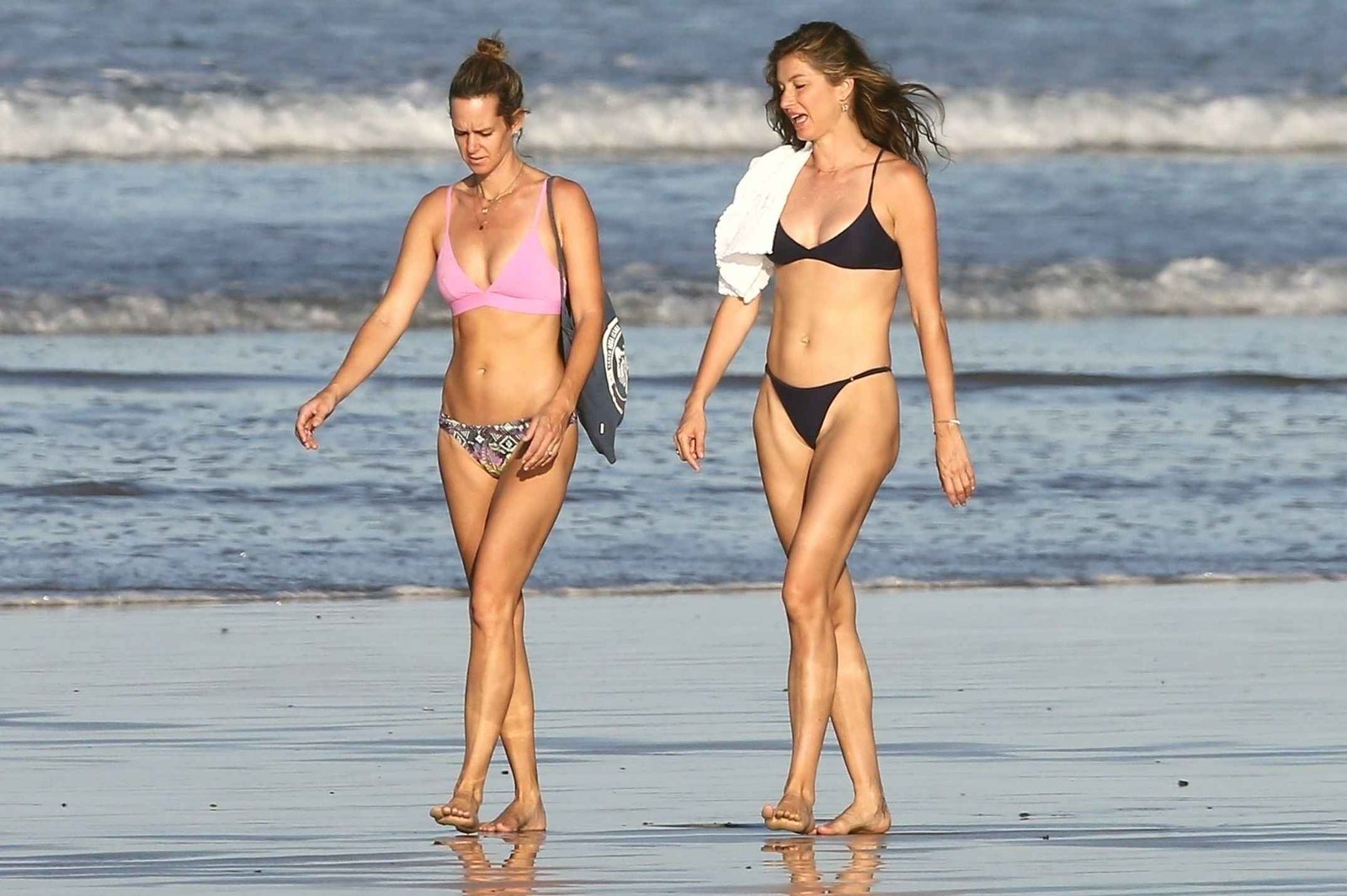 Gisele Bundchen toujours en bikini au Costa Rica