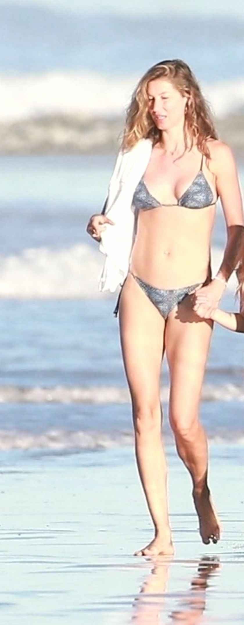 Gisele Bundchen en bikini au Costa Rica, la suite