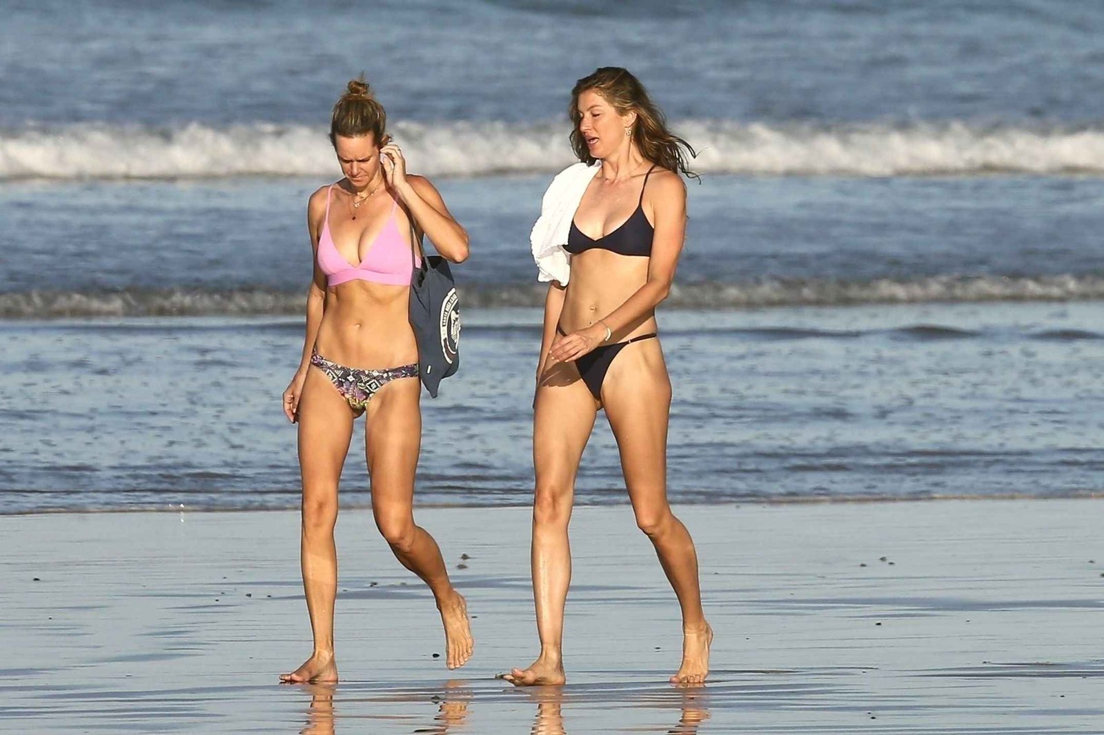 Gisele Bundchen toujours en bikini au Costa Rica