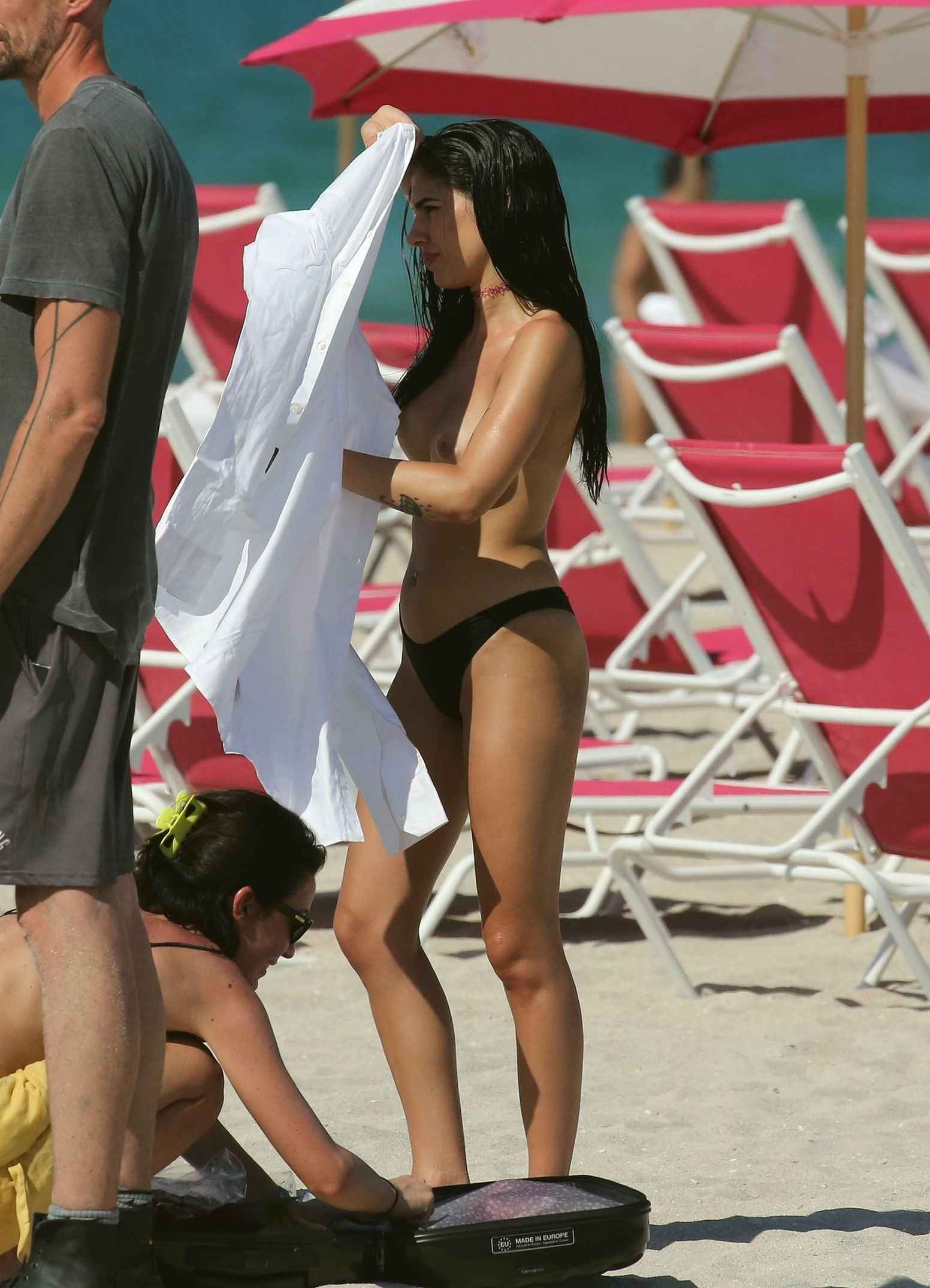 Giulia De Lellis seins nus à Miami