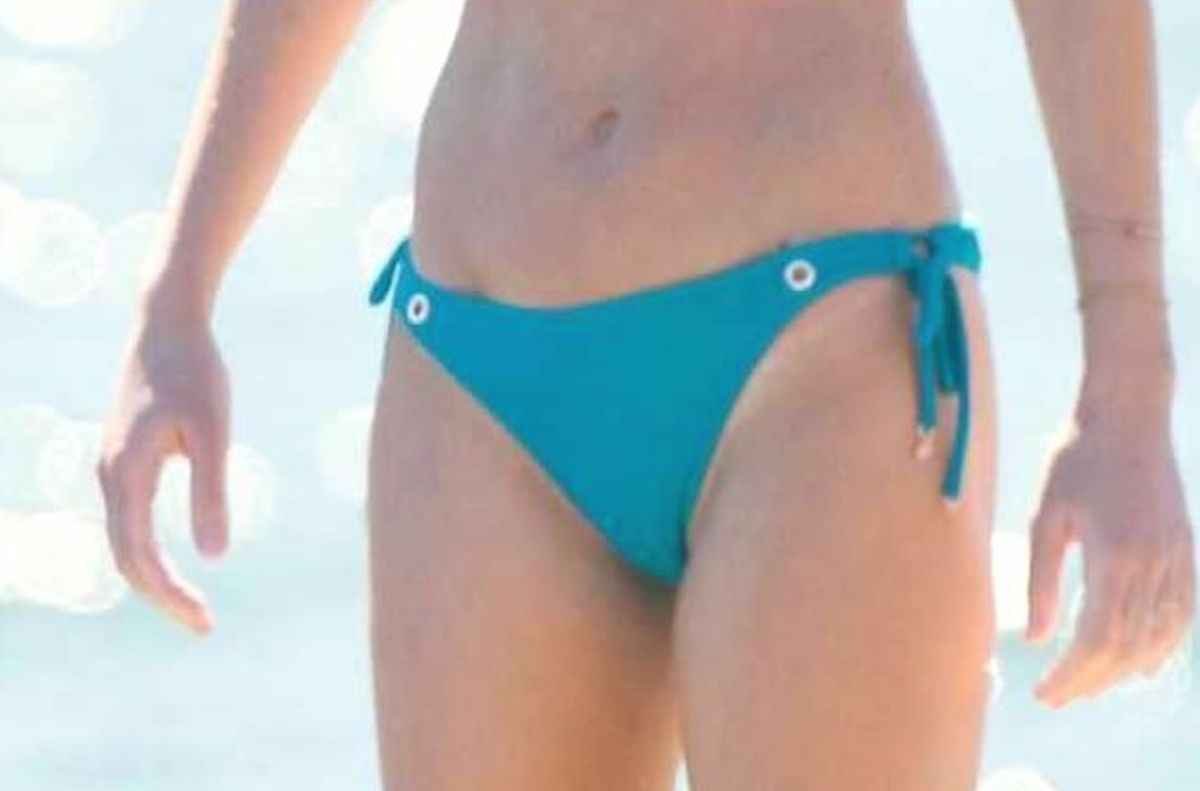 Helena Sauzier en bikini à Chruch Point