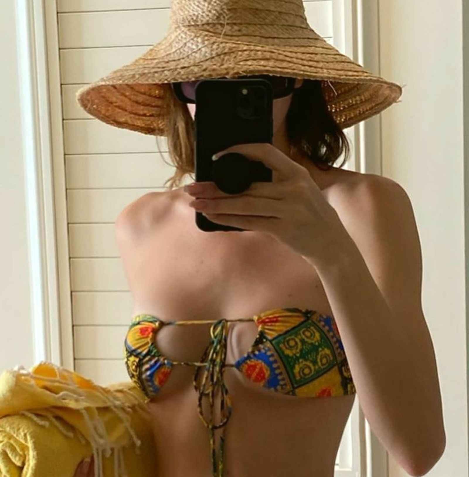 Kendall Jenner fait des selfies en bikini
