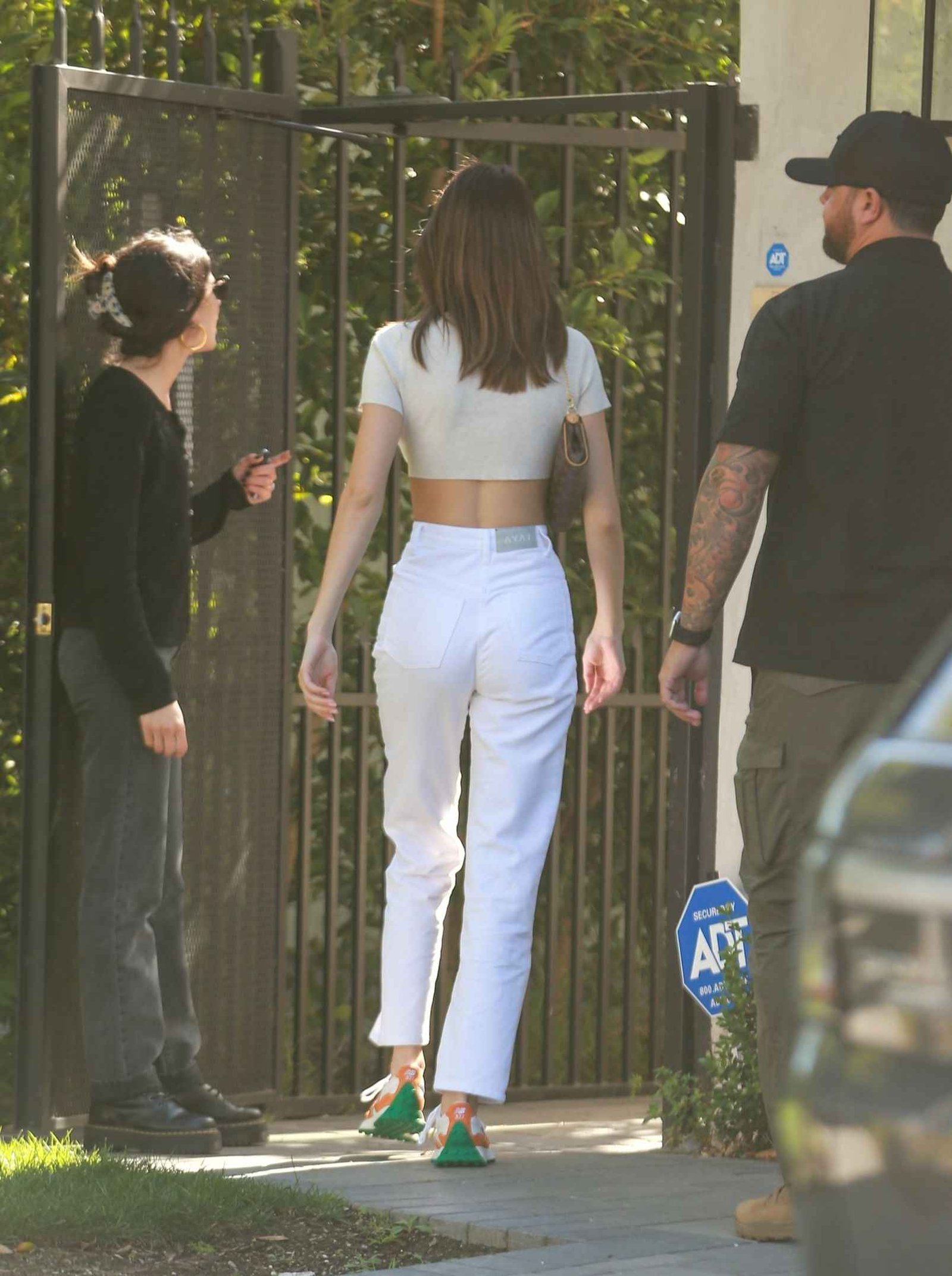 Kendall Jenner se balade sans soutien-gorge