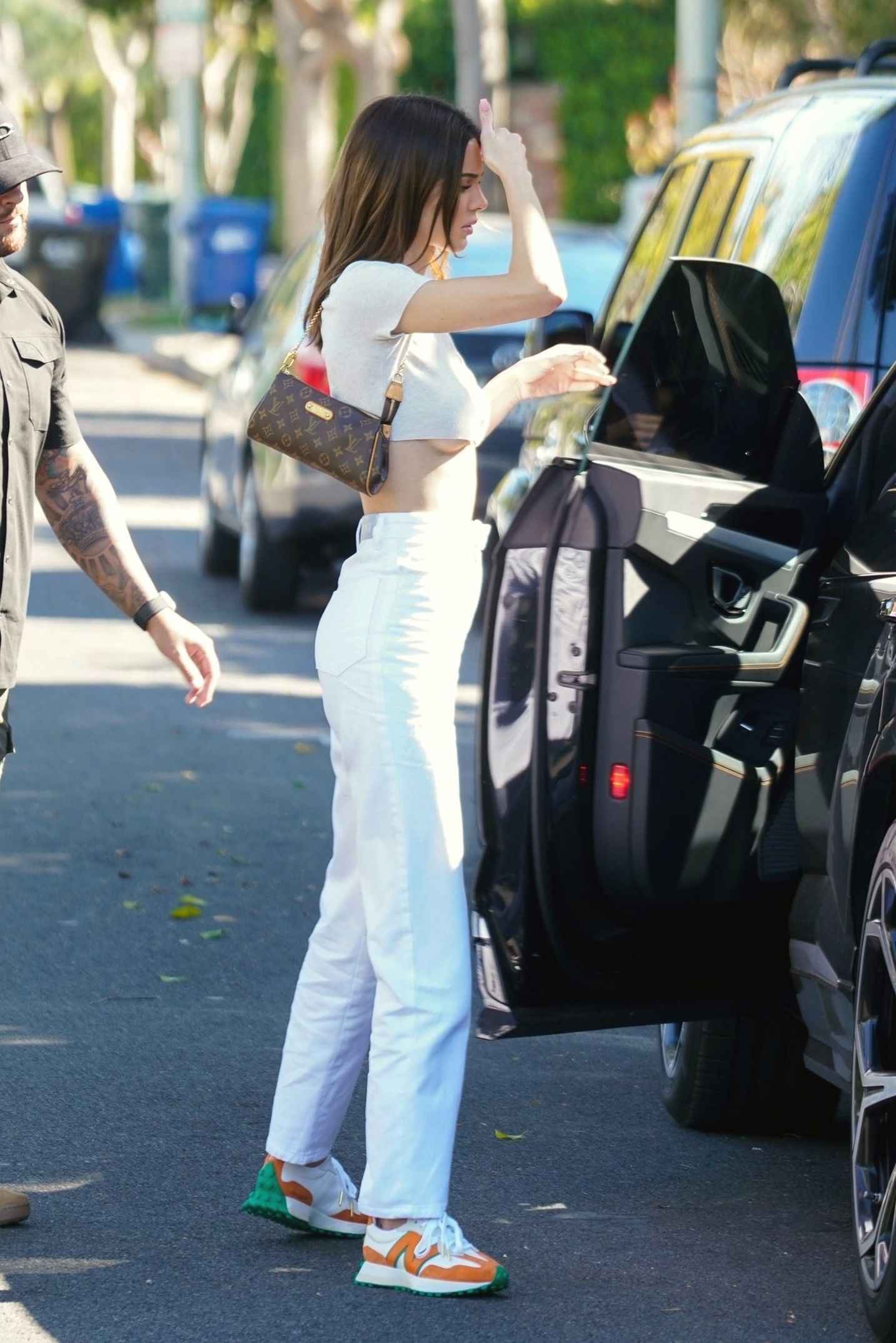 Kendall Jenner se balade sans soutien-gorge
