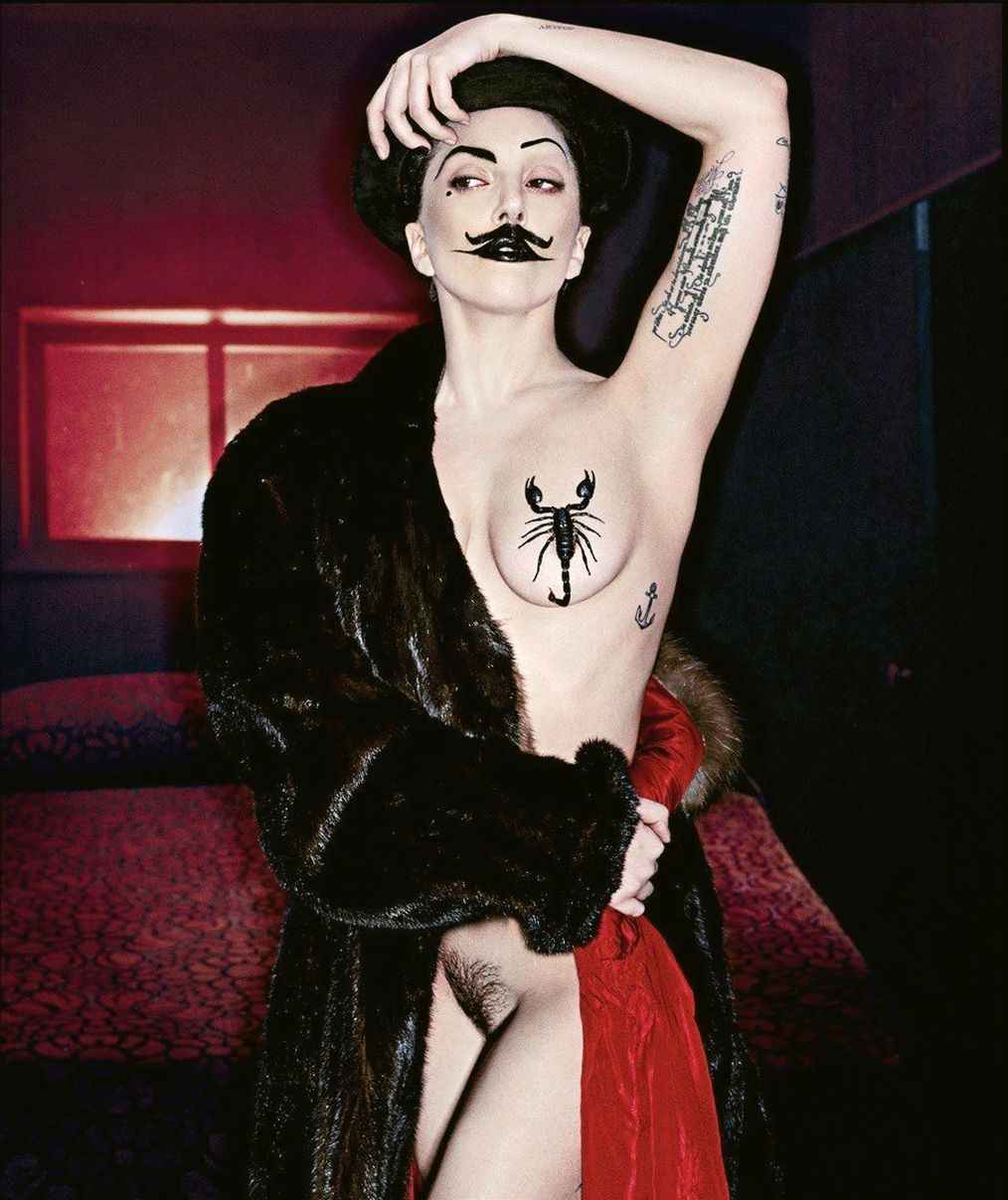 Lady Gaga nue