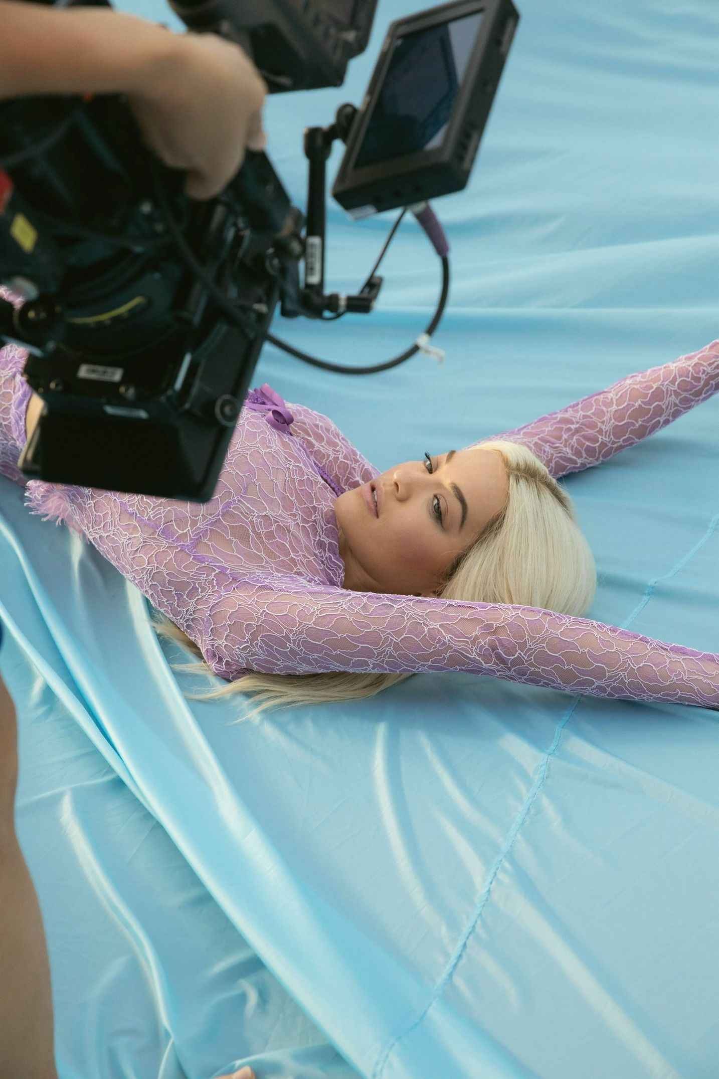 Rita Ora fait des photos sexy pour Deichmann
