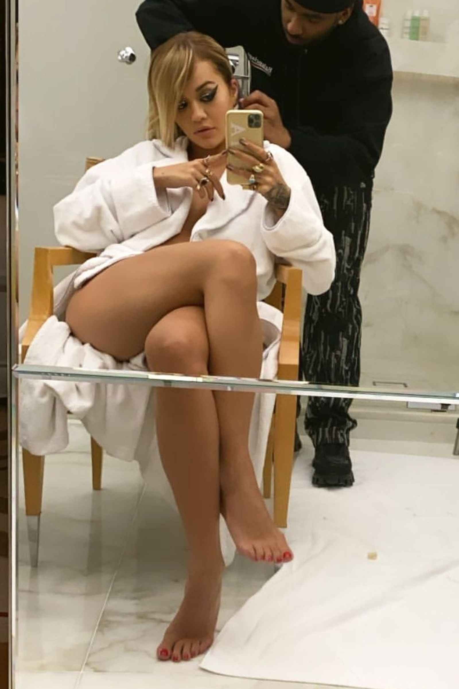 Rita Ora en soutien-gorge et autres photos sexy
