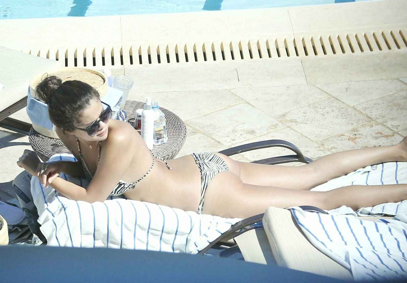 Selena Gomez en bikini en 160 photos HQ