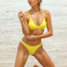 Bella Lucia en bikini et maillot de bain à Bronte Beach