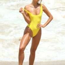 Bella Lucia en bikini et maillot de bain à Bronte Beach