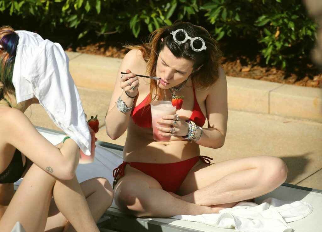 Bella Thorne en bikini
