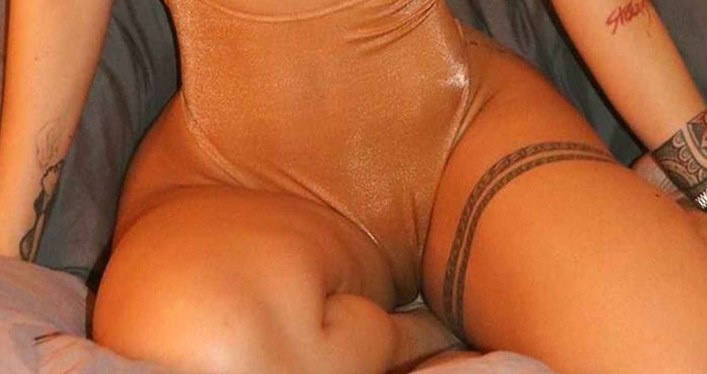 India Westbrooks exhibe ses gros seins