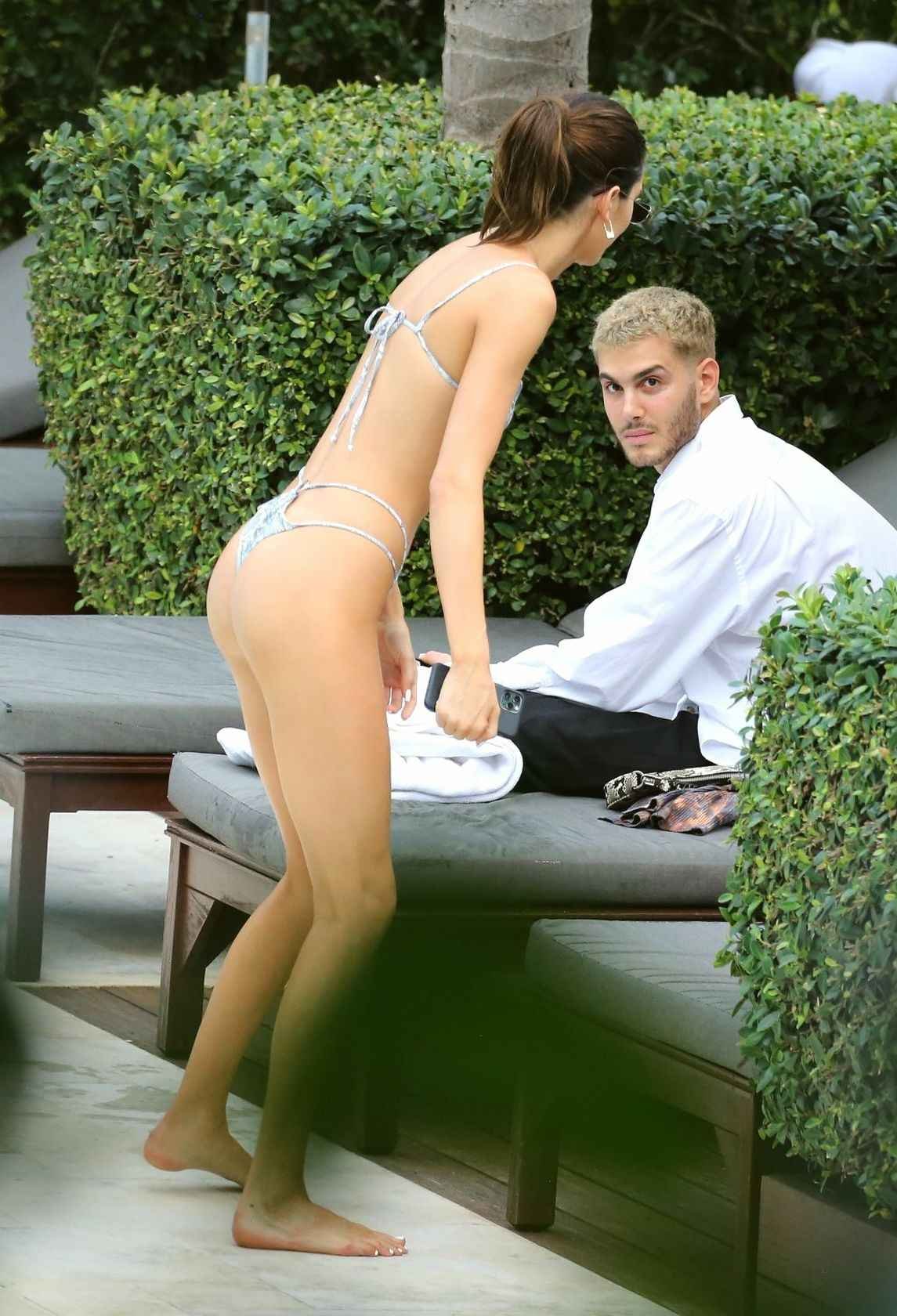 Kendall Jenner en bikini string
