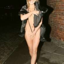 Melissa Reeves à moitié nue à Liverpool